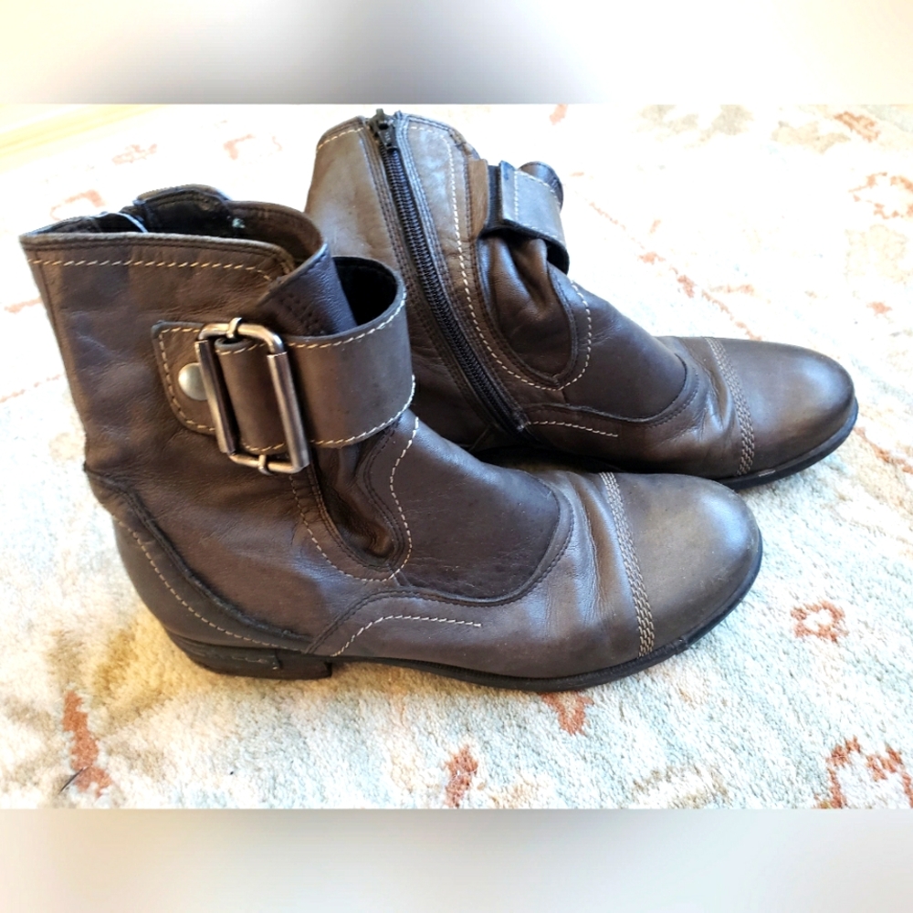 Dark olive green Khrio Leather Moto Ankle Boots with Buckle in size 39.